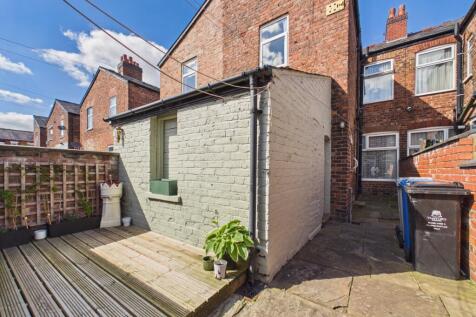 Taylors Road - Courtyard - EweMove