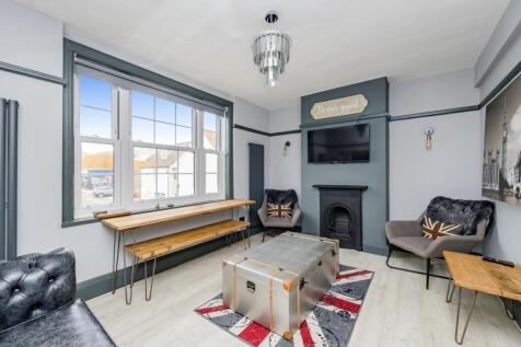 High Street, Lounge.JPG