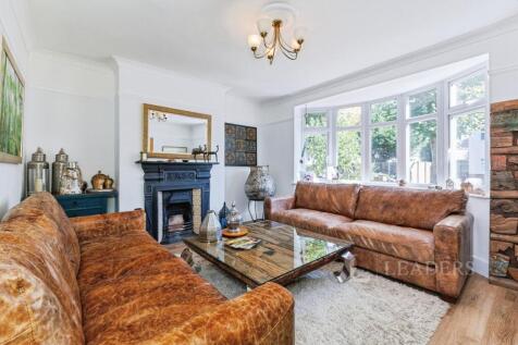 Sayes Court, Addlestone, KT15 photo 3