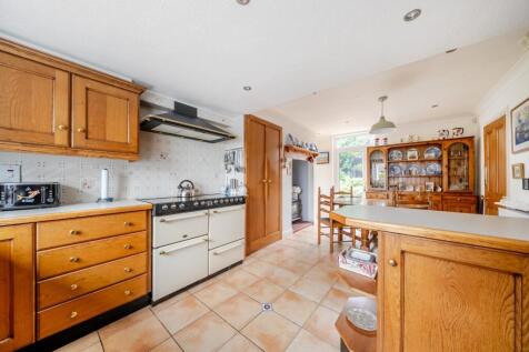 Kitchen (2).jpg