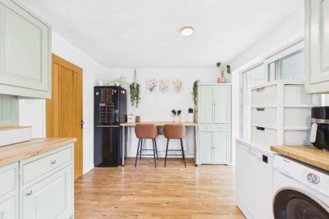 Kitchen/ dining room