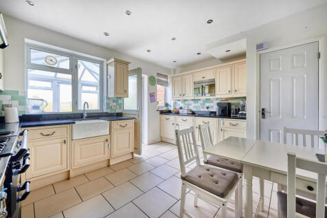 Glemsford Drive, Harpenden, Hertfordshire, AL5 photo 4
