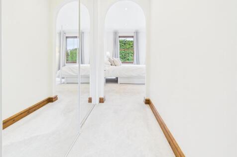 PRINCIPAL BEDROOM SUITE