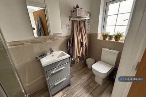 En-Suite Bathroom 