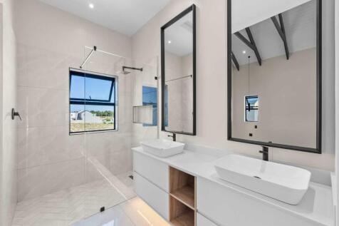 Main bedroom's stunning ensuite bathroom