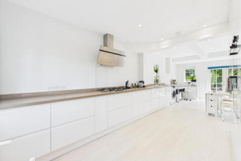 CAM02909G0-PR0460-STILL013