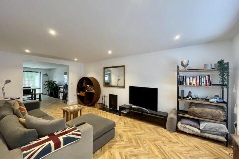 Wellington Way, Horley photo 4