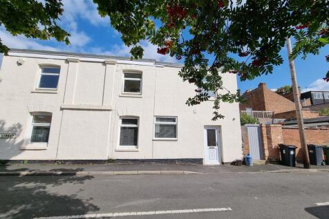 4-bed detached on 4 Earl Street, Leamington Spa, £2,040/mo