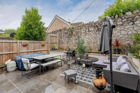 7 - rear garden.jpeg