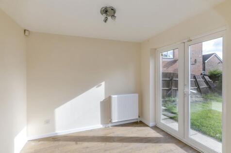 Ascot Gardens, Leeds, LS10 photo 4