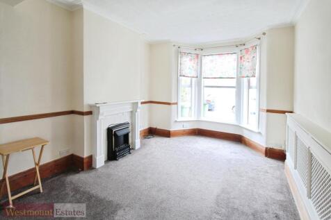 OPEN -PLAN LIVING ROOM/DINING ROOM
