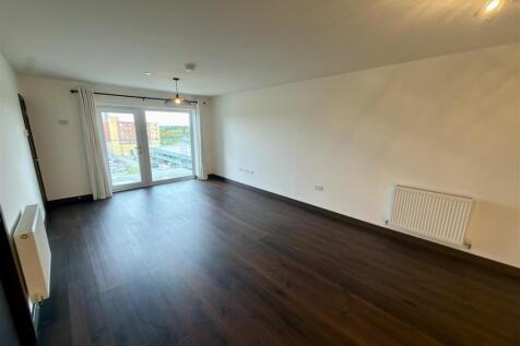 Edinburgh Gate, Harlow photo 4