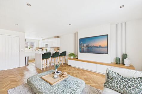 Open Plan Lounge &amp; Dining Kitchen