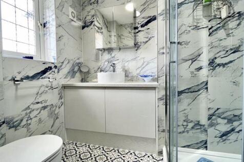 En-Suite to Bedroom 1