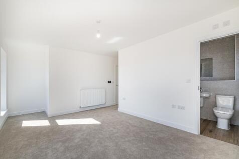 Master bedroom to...