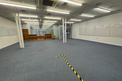 Retail Property (high street) to rent Image 4