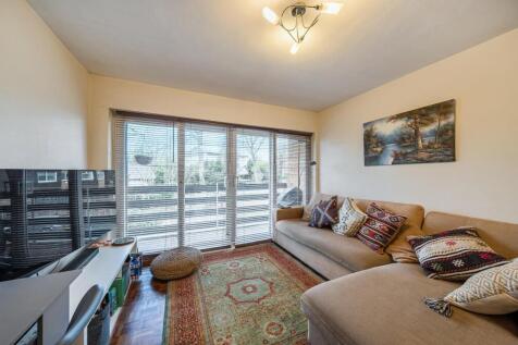 Davidson Frost-Wellings, DFW, Mentmore Court, Stan