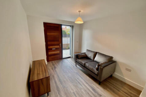 1-bed flat on 8 Langworthy Road, Salford, Salford, M5, £1,000/mo