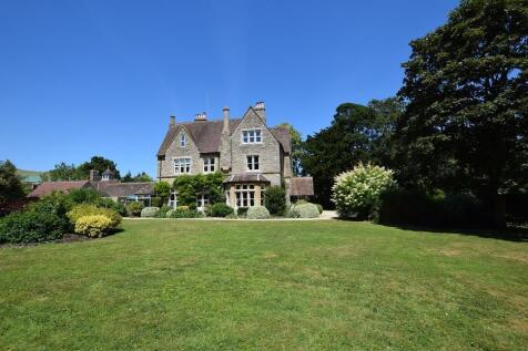 Flat 1, Eastleach - Rear of House.JPG