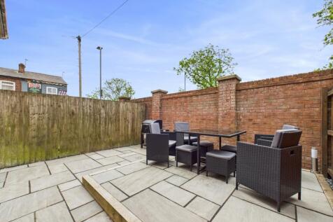 CAM03729G0-PR0048-STILL012