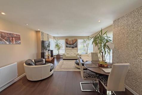 Piper Street 11, Flat 9 - Living Room Front.jpg