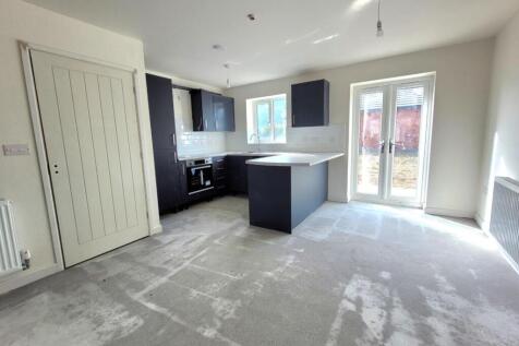 6 Oaks Meadow, kitchen and dining area.jpg
