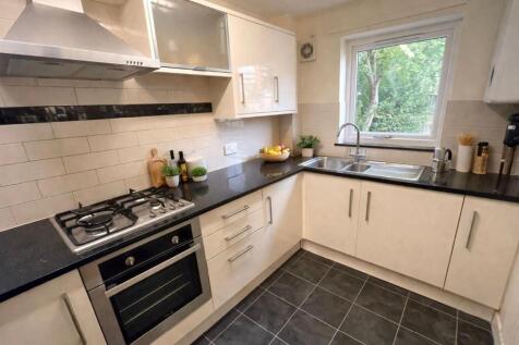 115 Headford Gardens photo 3