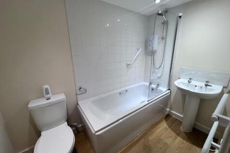 27 Stanhope Street bathroom.jpg
