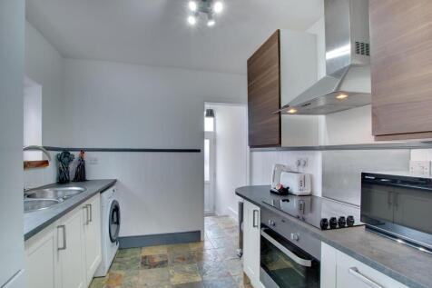 33 Grantham - kitchen 1.jpg