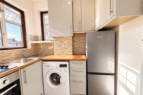 Flat C, Cairnfield Avenue, Brent, London photo 4