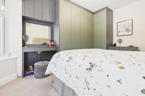 CAM03729G0-PR0138-STILL010