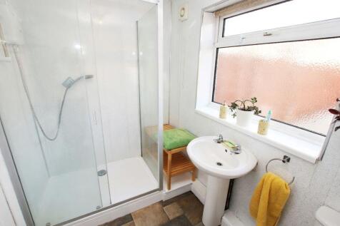 Shower room photo 2