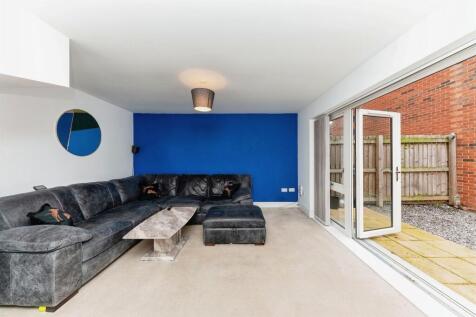 Farrier Close, DONCASTER photo 5