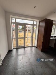 Gooshays Drive, Romford, RM3 photo 5