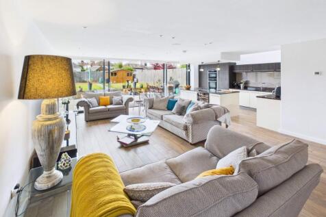 Principle Reception/Kitchen/Breakfast Room