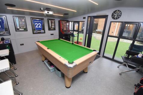 Summer House/Games Room