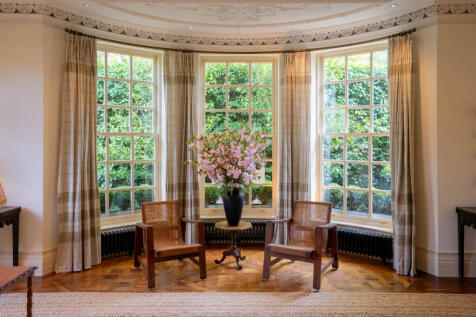 10 bed, 10 bath Detached in London - Photo 9