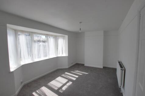 MIDDLE PARK WAY - LEIGH PARK, HAVANT - UNFURNISHED photo 4