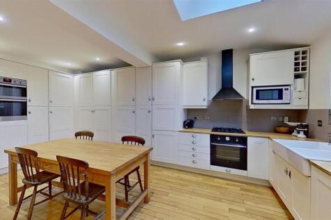 The-Pleasance-Roehampton-SW15-11152025_205116.jpg
