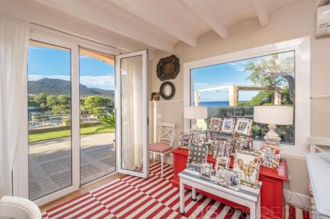 Excellent Villa with spectacular sea views 