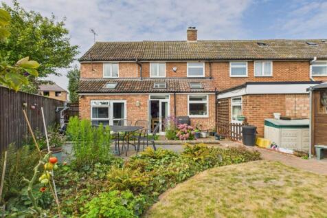 CAM02519G0-PR0326-STILL030