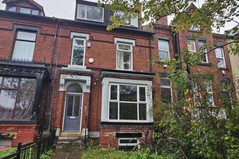 A charming brick-front house with a well-mainta...