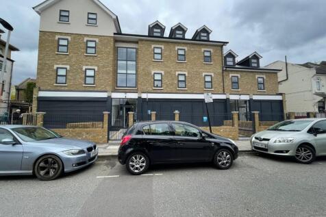 4-bed flat on Ilux Apartments, Palmerston Road, Forest Gate, Newham, London, £2,950/mo
