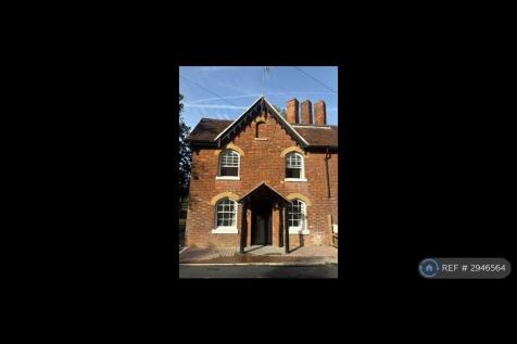 3-bed semi-detached on Shipbourne Road, Tonbridge, TN10, £1,800/mo