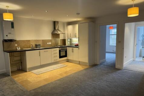 Deerbrook, Dunstall Avenue, Burgess Hill, West Sussex photo 3