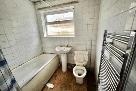 Bramleys Estate Agents - Woodfield Avenue - Greetl