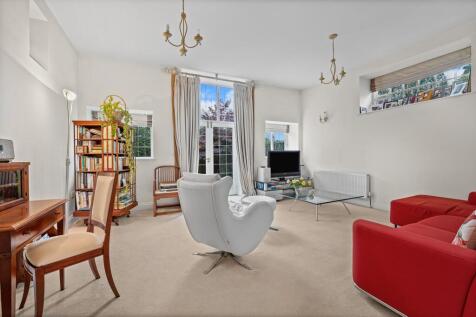 3 Coachouse Mews-21.jpg