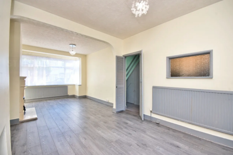 Arandora Crescent, Romford, Essex, RM6 photo 4