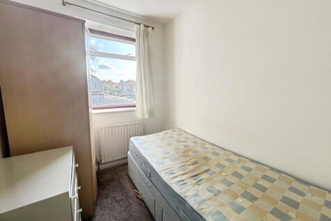Franks Avenue, New Malden, KT3 photo 5