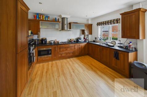 Alnwick View, Weetwood, Leeds, LS16 photo 4